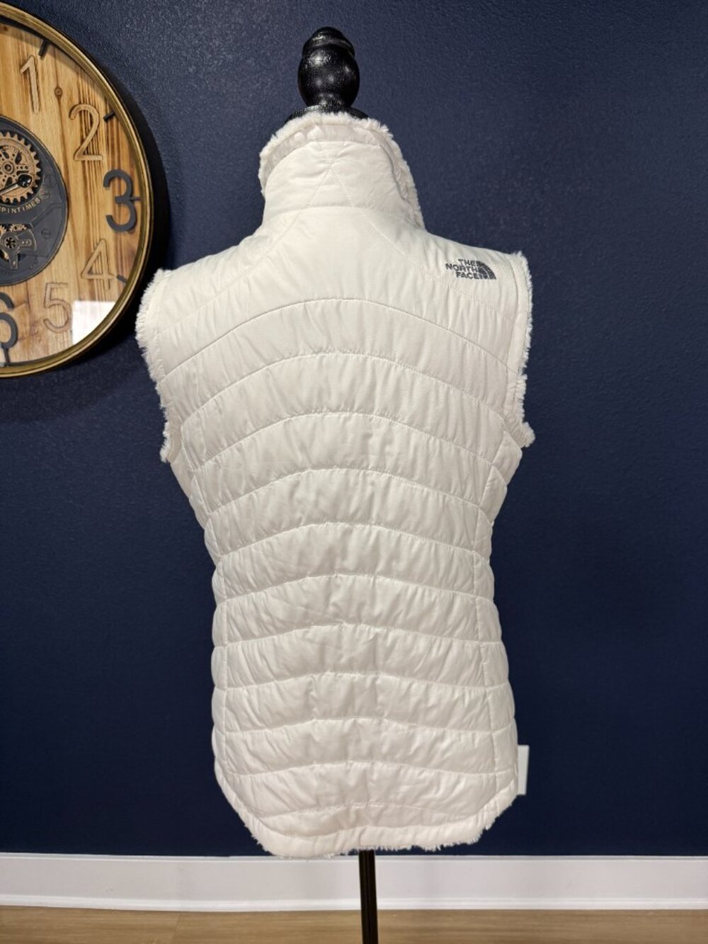 The North Face White Sherpa Lined Puffer Vest | M - Picture 4 of 8